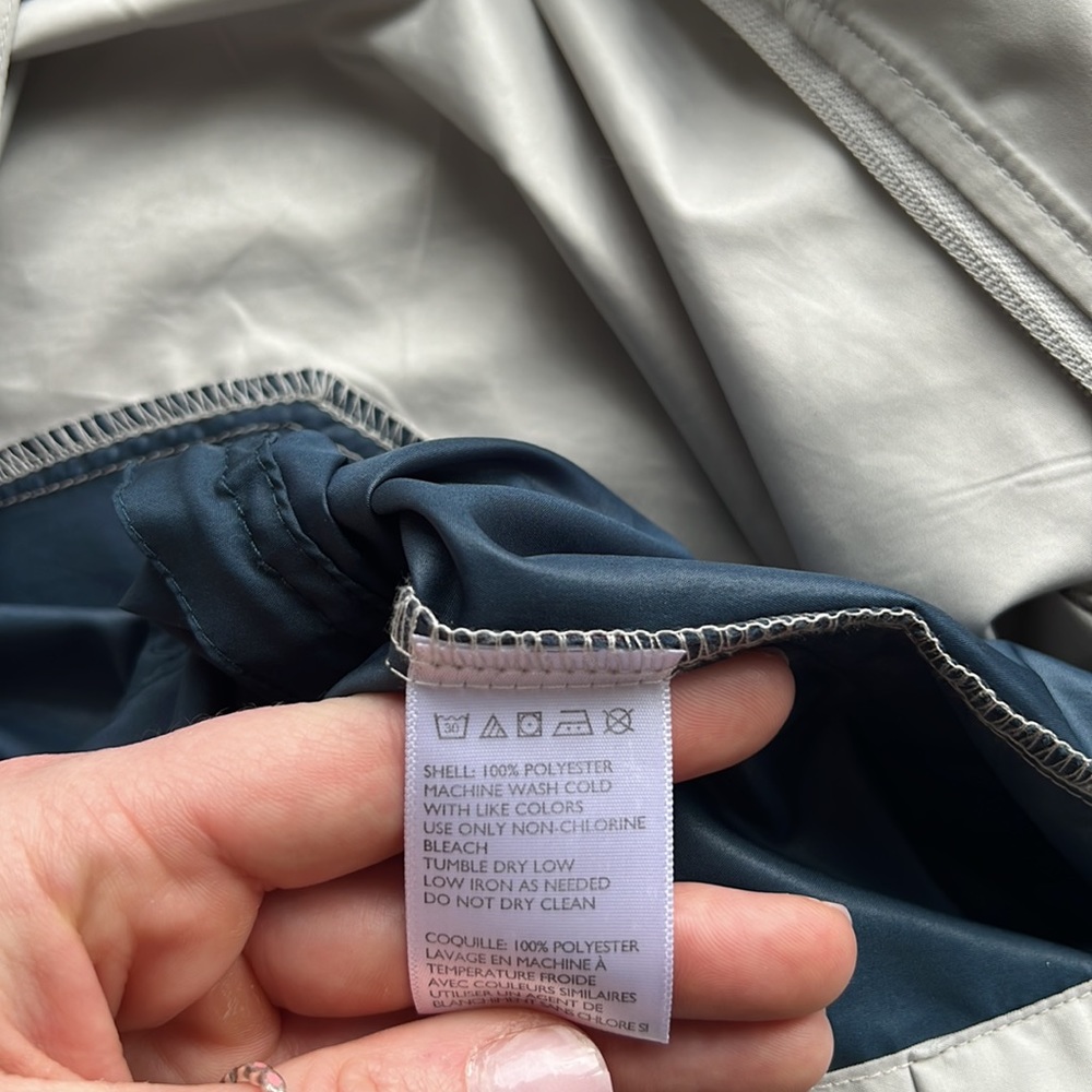 Without Walls light windbreaker, size XS (runs large), pocket on arm - Picture 6 of 7